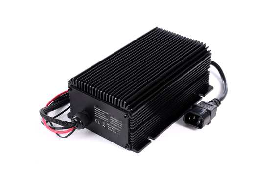 Pengisi Daya Baterai 12V 15A 24V 10A 8 AA EV Lithium Ion 360W Isi Ulang