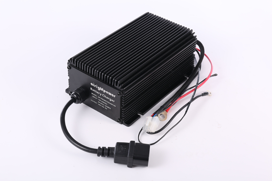 Pengisi Daya Baterai 12V 15A 24V 10A 8 AA EV Lithium Ion 360W Isi Ulang
