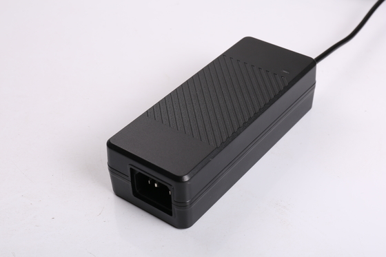 Universal 24 Volt Imr 18650 Pengisi Daya Baterai 4 Bay Dapat Digunakan Kembali 100W 120W